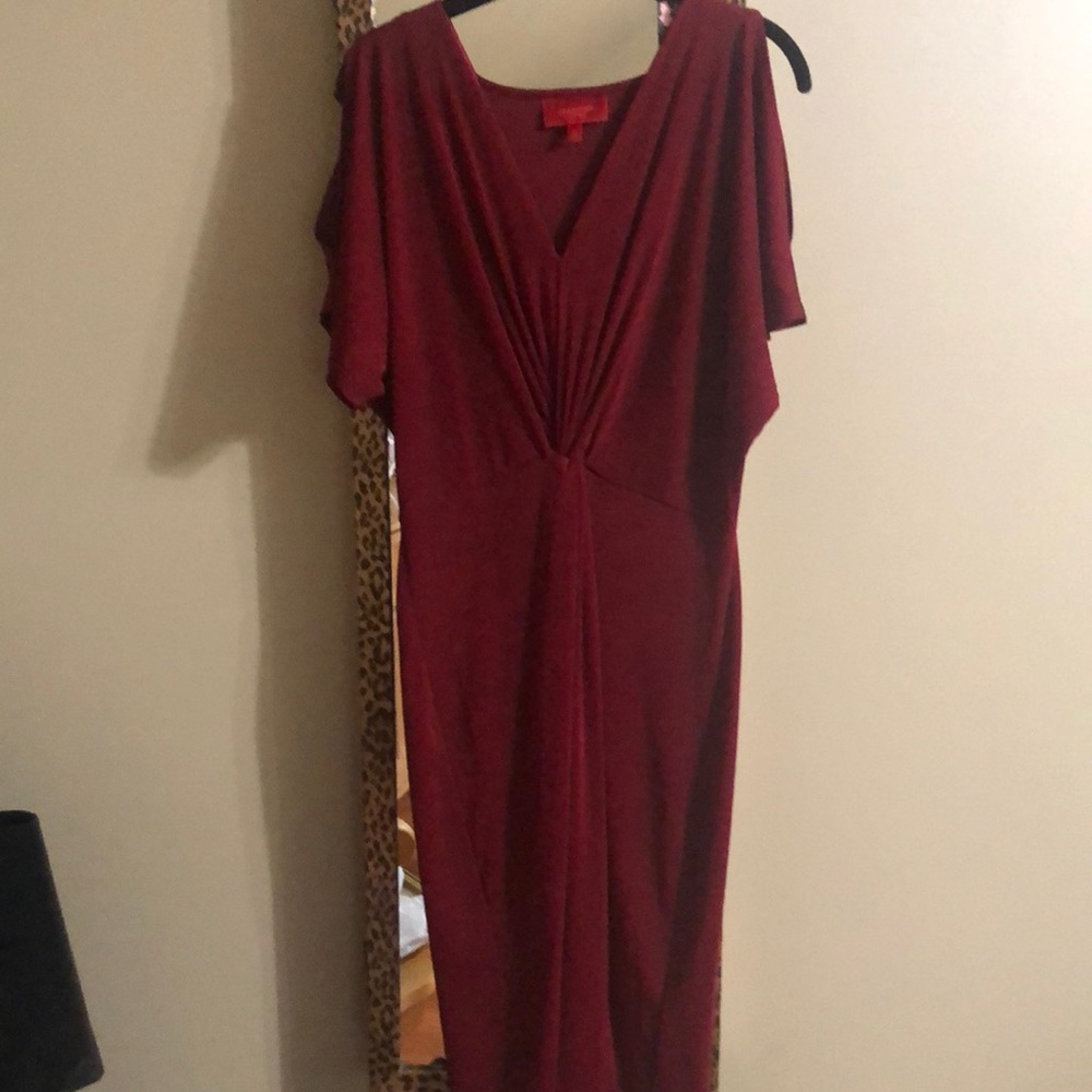 Jennifer Lopez cold shoulder dress